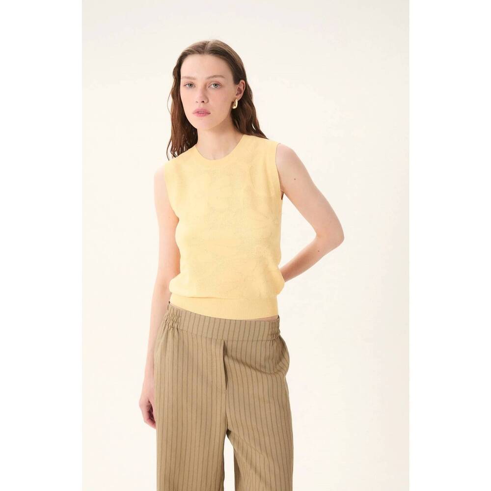 NEW DELUC icaria textured floral knit top in yellow